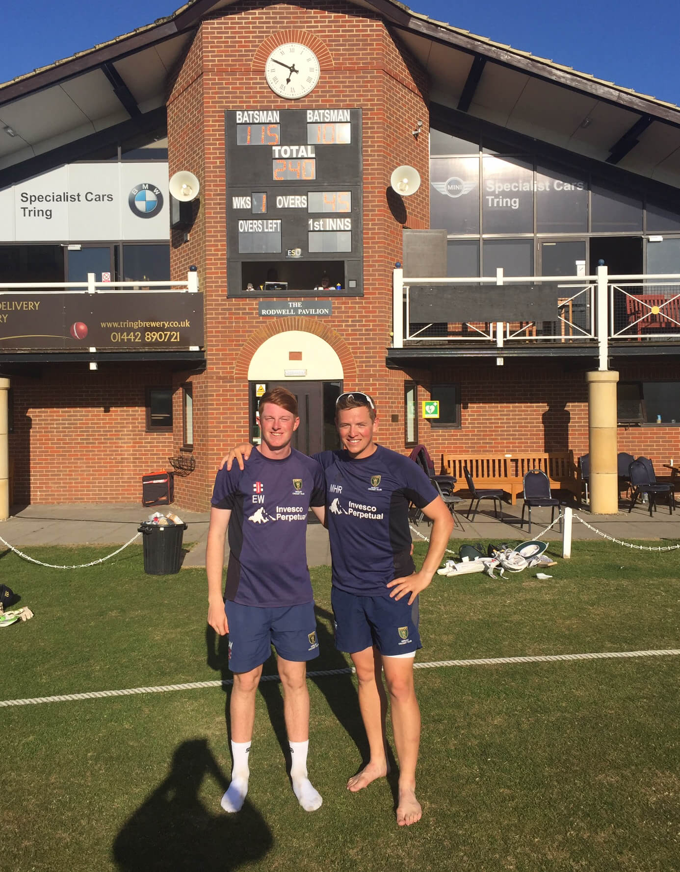 Rowe & Woods share unbroken stand of 232 v Tring